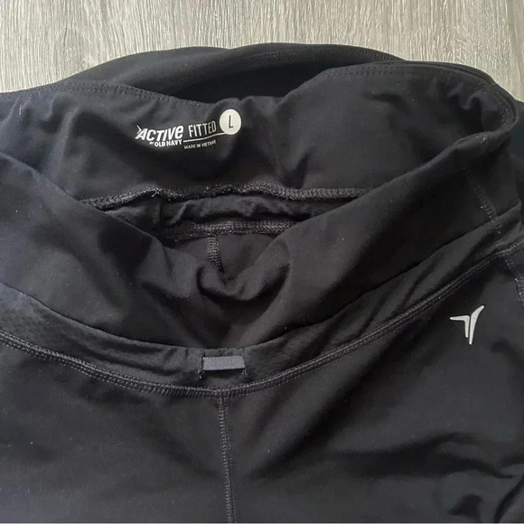 Women’s Old Navy Active Black Leggings Size Large - Picture 3 of 3